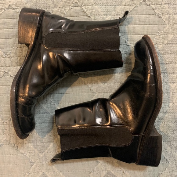 BCBG Made in Brazil Leather Chelsea Boots Size 8 M - Picture 1 of 6